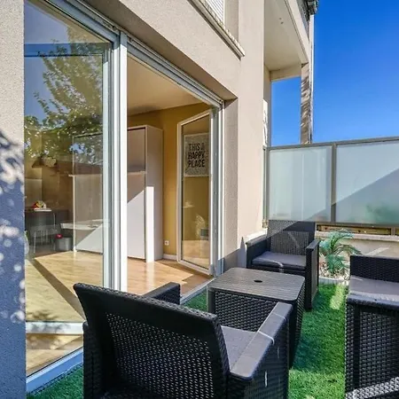 Charmant Studio Avec Terrasse Et Parking Corbeil-Essonnes Exterior photo