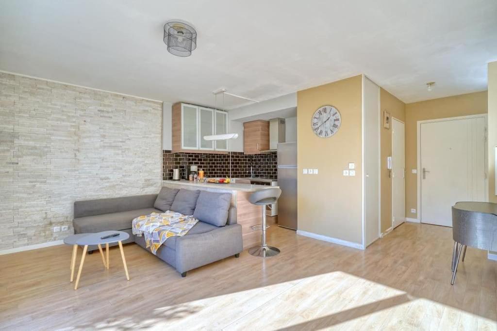 Avec Terrasse Et Parking * Corbeil-Essonnes