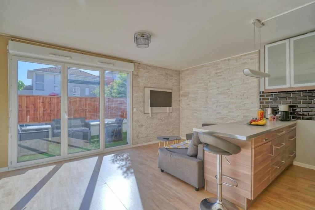 Apartment Avec Terrasse Et Parking
